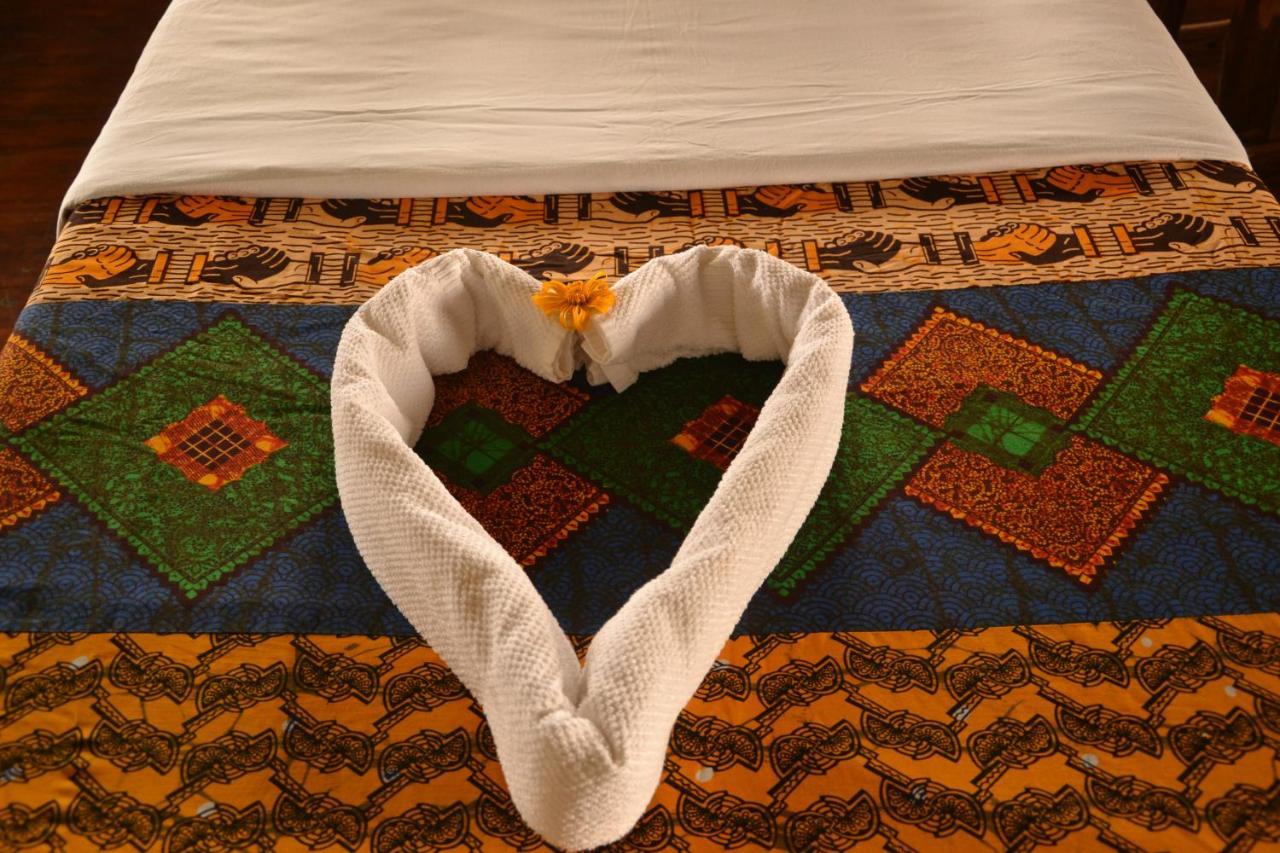 Topi Lodge Katunguru エクステリア 写真